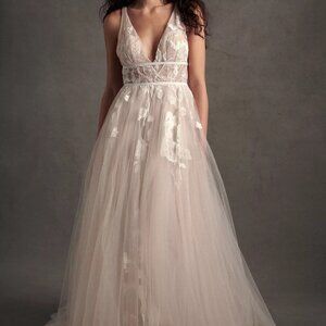 UNWORN Willowby by Watters A-Line Tulle Wedding Gown (Size 4)